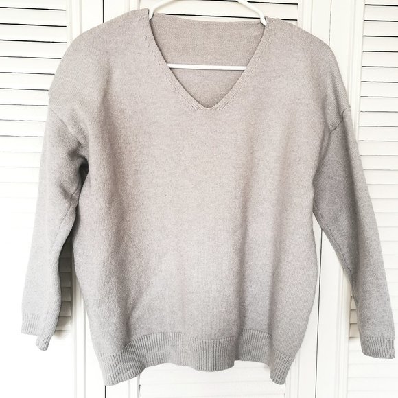 white sweater - Picture 1 of 1